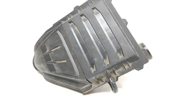 Audi Q2 - Air filter box 04C129620A