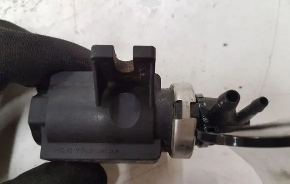 Volkswagen Golf IV Turbo solenoid valve 1J0906627 72290320