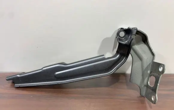 Mitsubishi Outlander IV Engine bonnet/hood hinges