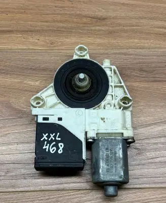Renault Laguna III Rear door window regulator motor 0130822331