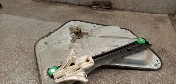 Skoda Yeti (5L) Rear door manual window regulator 5L0839401