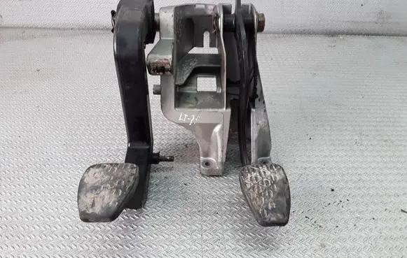 Volkswagen II LT Pedal assembly 9012900419
