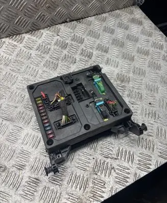 Ford Galaxy Fuse module 7M3962258AC S120042200A 633297541