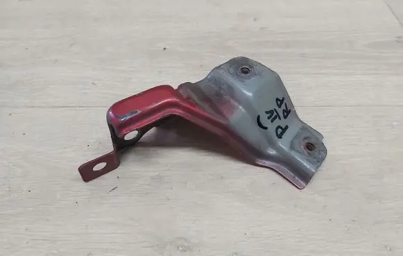 Toyota Prius (XW50) Fender mounting bracket