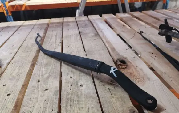 Opel Antara Front wiper blade arm