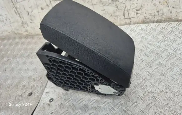 Skoda Octavia Mk2 (1Z) Armrest 3T0864207B