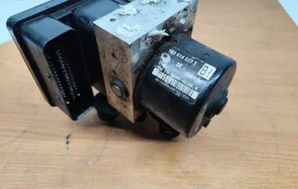 Volkswagen Golf V ABS Pump 1K0614517T 10020602204
