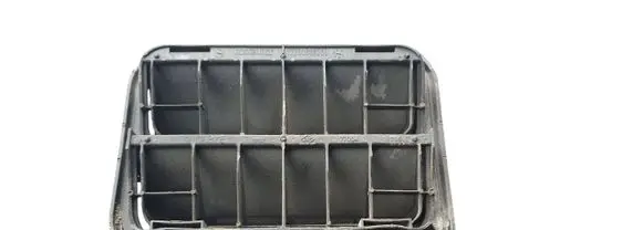 Renault Laguna III Quarter panel pressure vent 7700838358