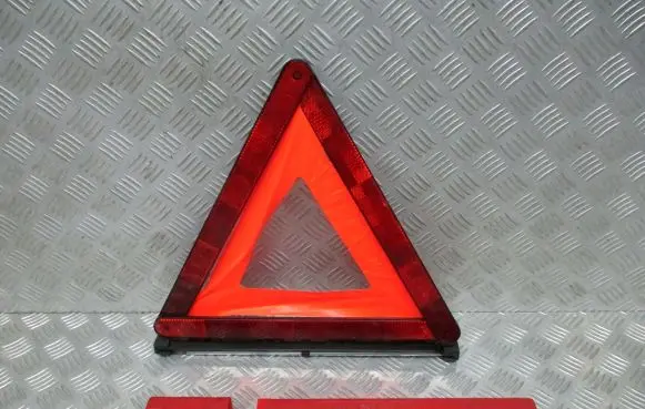 Volkswagen Jetta VI Emergency warning sign 