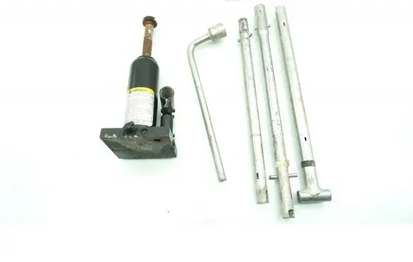 Mitsubishi L200 Lift Jack MMAUTKO28640