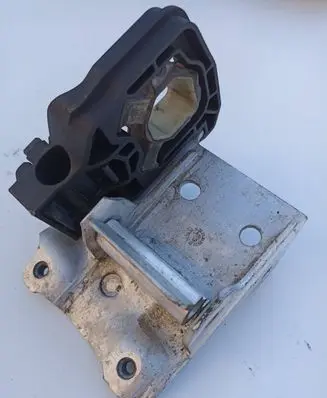 BMW 5 F10 F11 Radiator mount bracket 7186513 7211161 7207151
