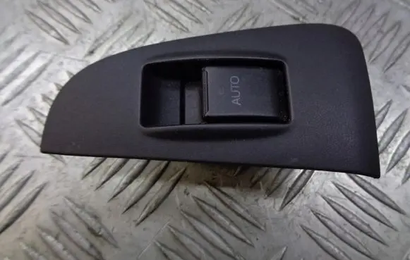 Toyota Avensis T250 Quarter vent window switch 