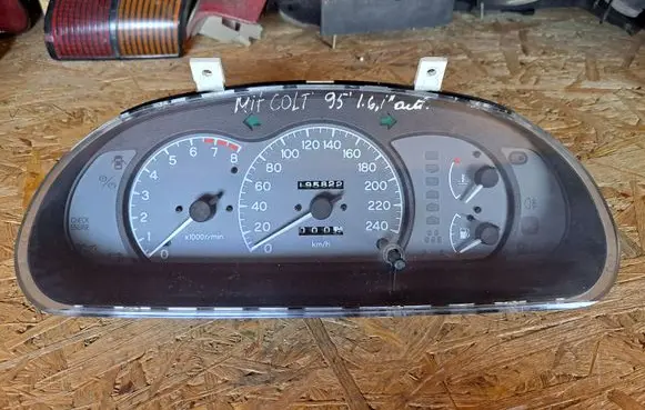 Mitsubishi Colt Speedometer (instrument cluster) MB899942 758580