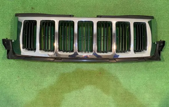 Jeep Grand Cherokee Front bumper upper radiator grill
