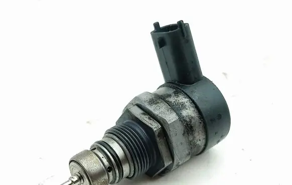 Maserati Ghibli Fuel pressure regulator 0281006209