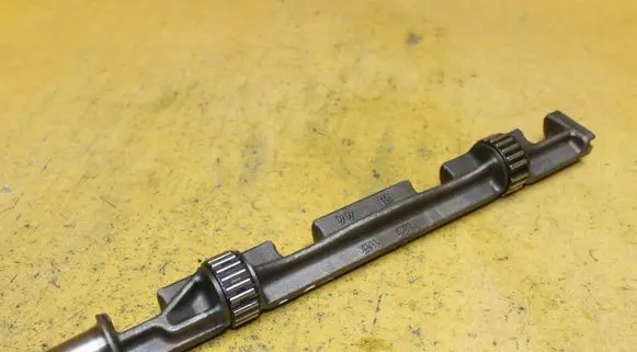 BMW 5 E60 E61 Oil pump balance shaft 