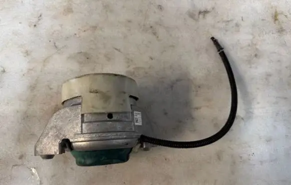 Mercedes-Benz S W222 Engine mount vacuum valve 2222407917 A2222407917