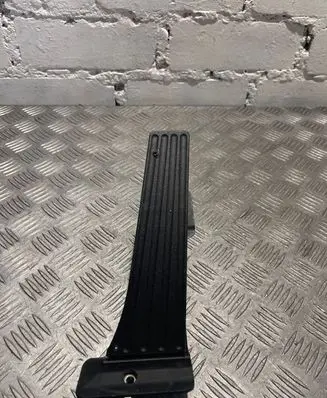 BMW 4 F32 F33 Accelerator throttle pedal 17548901