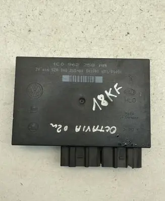 Skoda Octavia Mk1 (1U) Comfort/convenience module 1C0962258AA 5ZA00821500