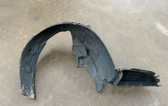 Front wheel arch liner splash guards