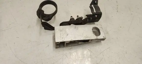 Mercedes-Benz S W222 Radiator mount bracket A2226261431