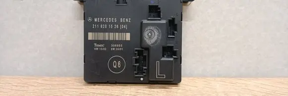 Mercedes-Benz E W211 Door control unit/module 2118201526 ZN38R303983N