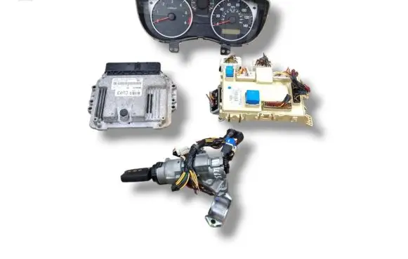 Hyundai i20 (PB PBT) Engine ECU kit and lock set 0281015496 39111-2A050