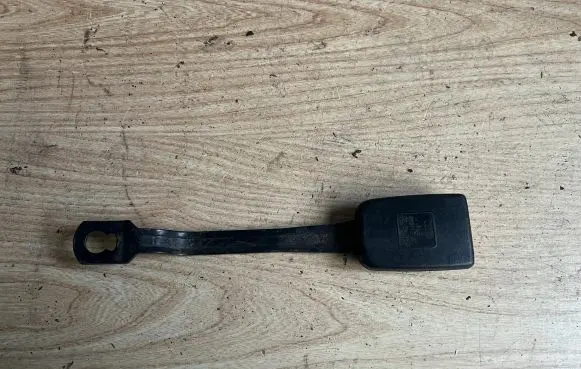 Audi A4 S4 B5 8D Front seatbelt buckle 8D0857755