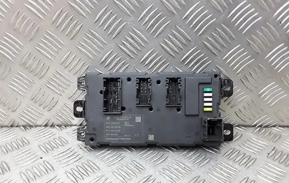 BMW 2 F22 F23 Engine control unit/module 6135680905301