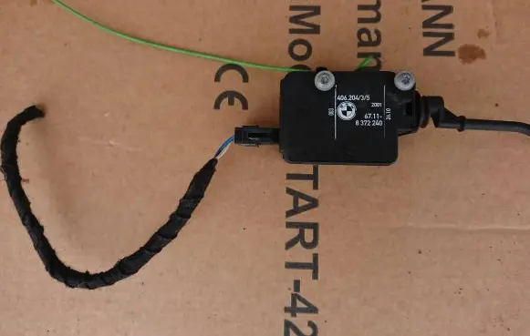 BMW 3 E46 Central locking motor 8372240 6711 40620435