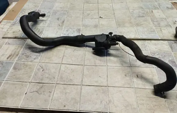 Engine coolant pipe/hose
