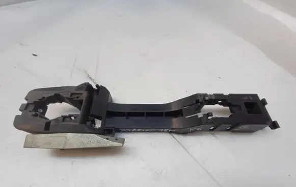 Nissan X-Trail T32 Rear door exterior handle/bracket 
