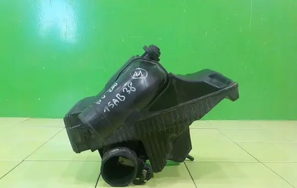 Nissan Juke I F15 Air filter box 8200309636