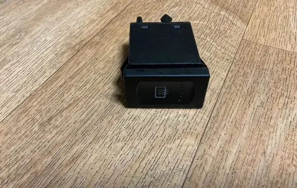 Volkswagen PASSAT B5 Windscreen/window heater switch 3B0959621C