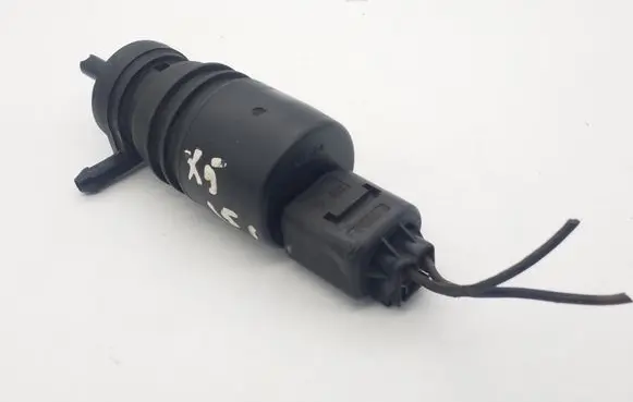 BMW X5 E53 Windscreen/windshield washer pump 8364516 18139