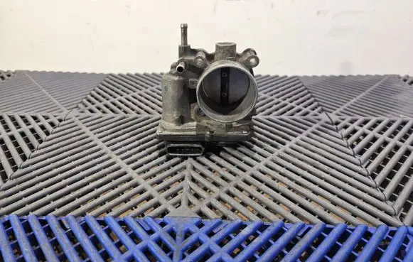 Toyota C-HR I Throttle valve 220300T110 5B13 013643