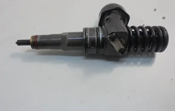 Volkswagen Polo Fuel injector 038130073AG