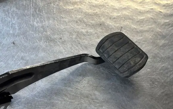 Peugeot 308 Brake pedal