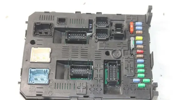 Citroen C6 Fuse module 281197595