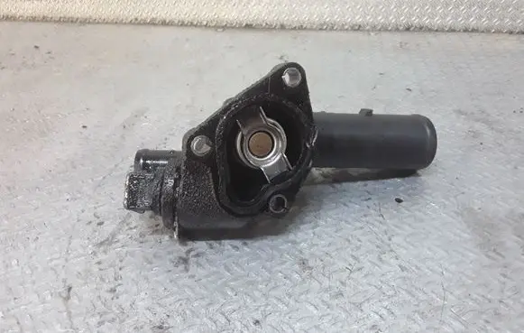 Nissan Qashqai Thermostat/thermostat housing 