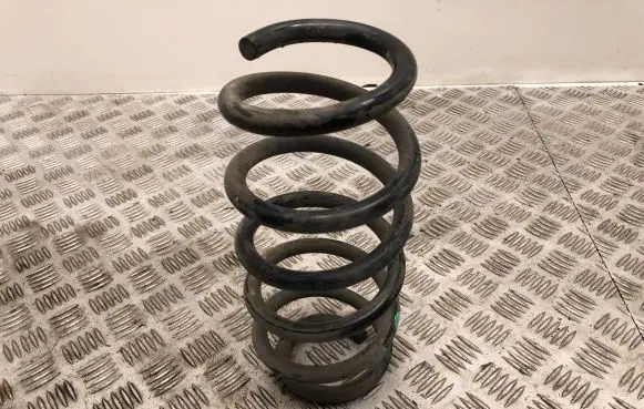 Toyota Avensis T270 Rear coil spring
