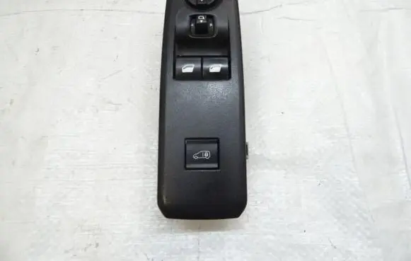 Peugeot Partner Electric window control switch 96784561ZD