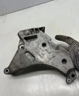 Volkswagen PASSAT B6 Engine mounting bracket 03L199207 KM52V120