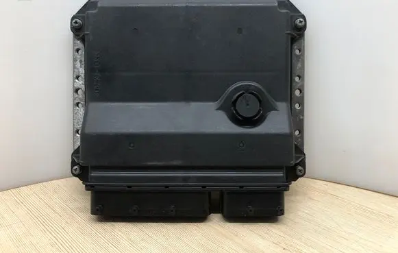 Toyota Avensis T270 Engine control unit/module 8966105D52 MB2759001931