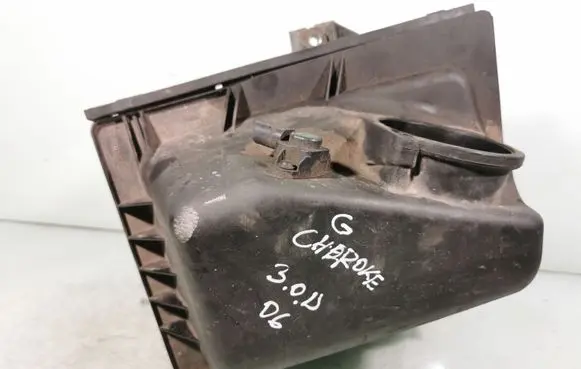 Jeep Grand Cherokee (WK) Air filter box