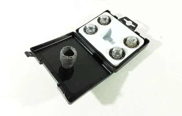 KIA Xceed Anti-theft wheel nuts and lock 