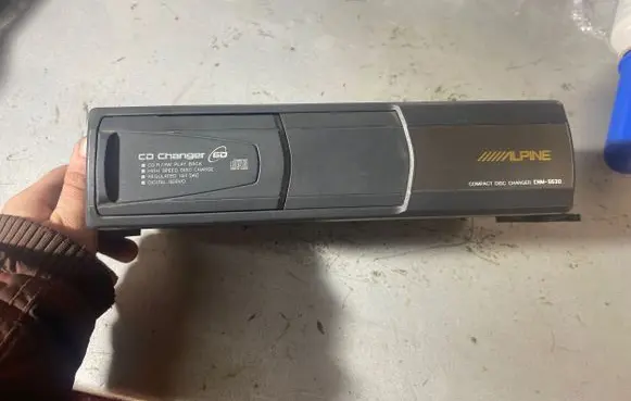 BMW 5 E39 CD/DVD changer 3893A128 020384 CHMS630
