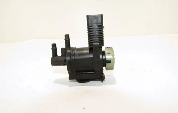 Audi A4 S4 B5 8D Vacuum valve 1K0906283A