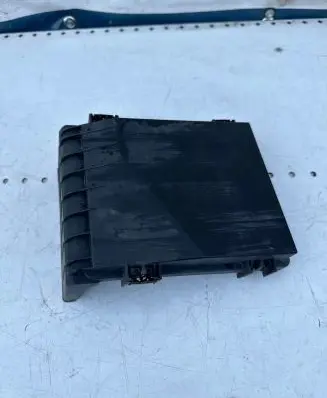 Volkswagen Golf V Fuse box cover 1K0937132