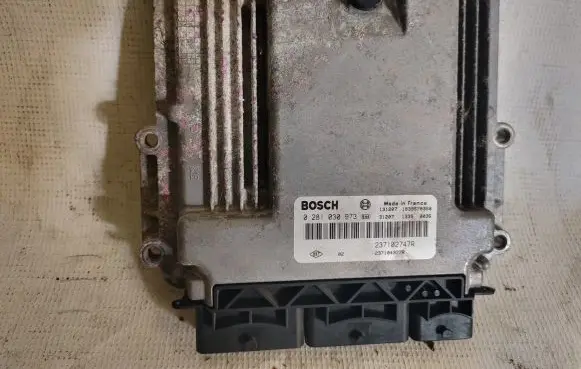 Renault Captur Engine control unit/module 237102747R 0281030973